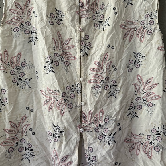 Woman’s Size Medium Abercrombie & Fitch White Floral Short Sleeve Blouse - Picture 7 of 7